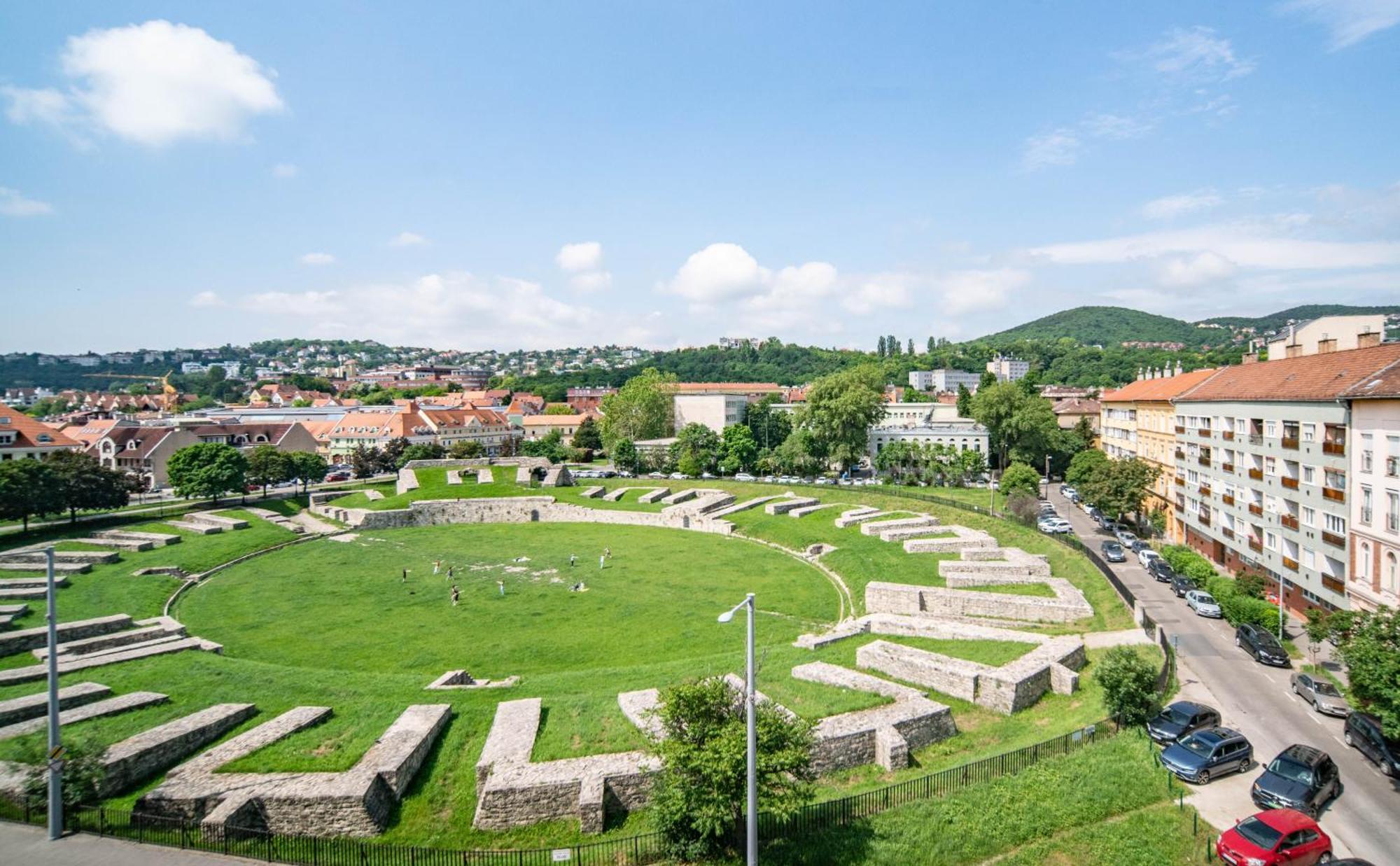 Free Parking Amphitheater Apartment - Wifi, Ac, Tv Budapesta Exterior foto